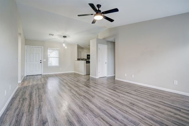 10425 Aberdeen Drive, Yukon, OK 73099