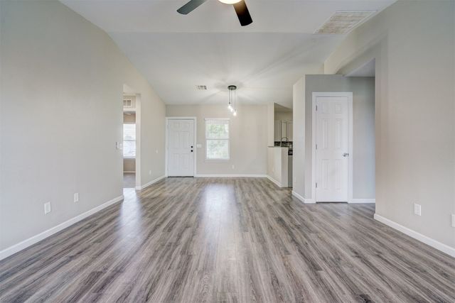 10425 Aberdeen Drive, Yukon, OK 73099