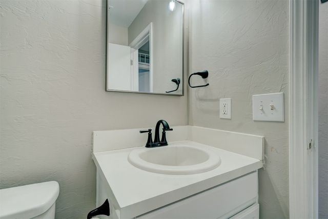 10425 Aberdeen Drive, Yukon, OK 73099