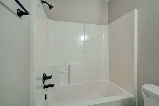 10425 Aberdeen Drive, Yukon, OK 73099