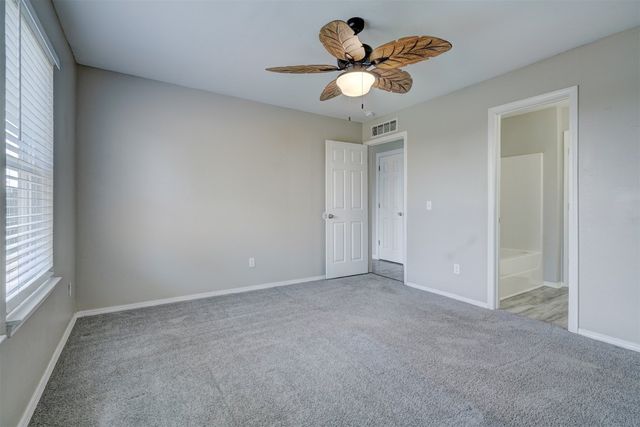 10425 Aberdeen Drive, Yukon, OK 73099