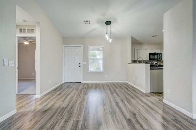 10425 Aberdeen Drive, Yukon, OK 73099