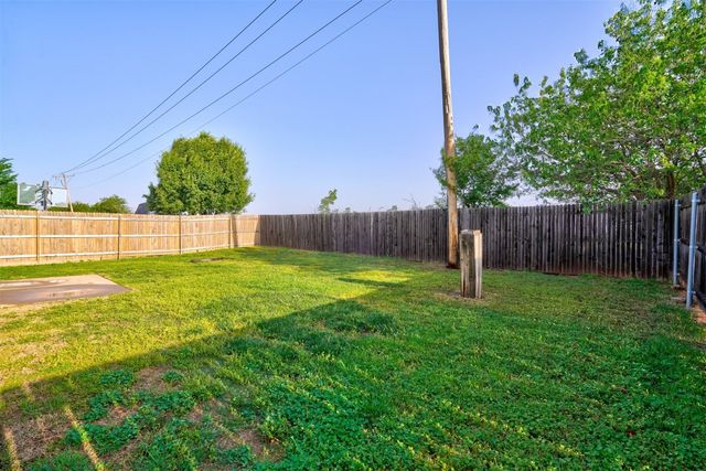 10425 Aberdeen Drive, Yukon, OK 73099