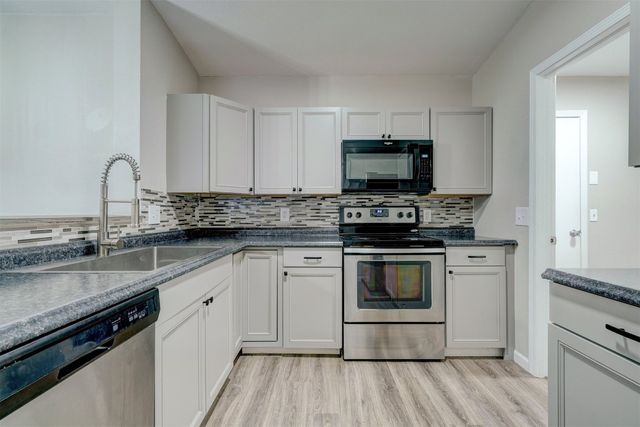10425 Aberdeen Drive, Yukon, OK 73099
