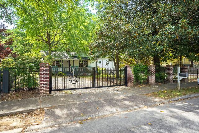 330 Chesterfield Street N, Aiken, SC 29801