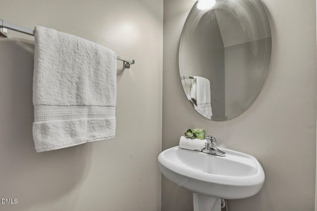 1047 Mica Lamp Court, Apex, NC 27502