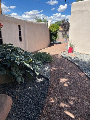 2616 MOUNTAIN Road NW, Albuquerque, NM 87104