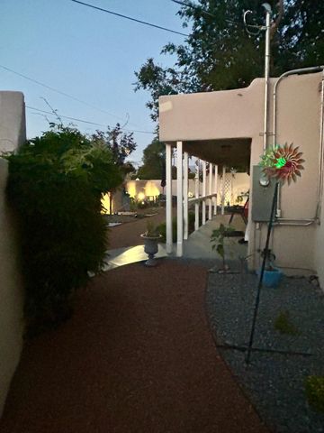 2616 MOUNTAIN Road NW, Albuquerque, NM 87104