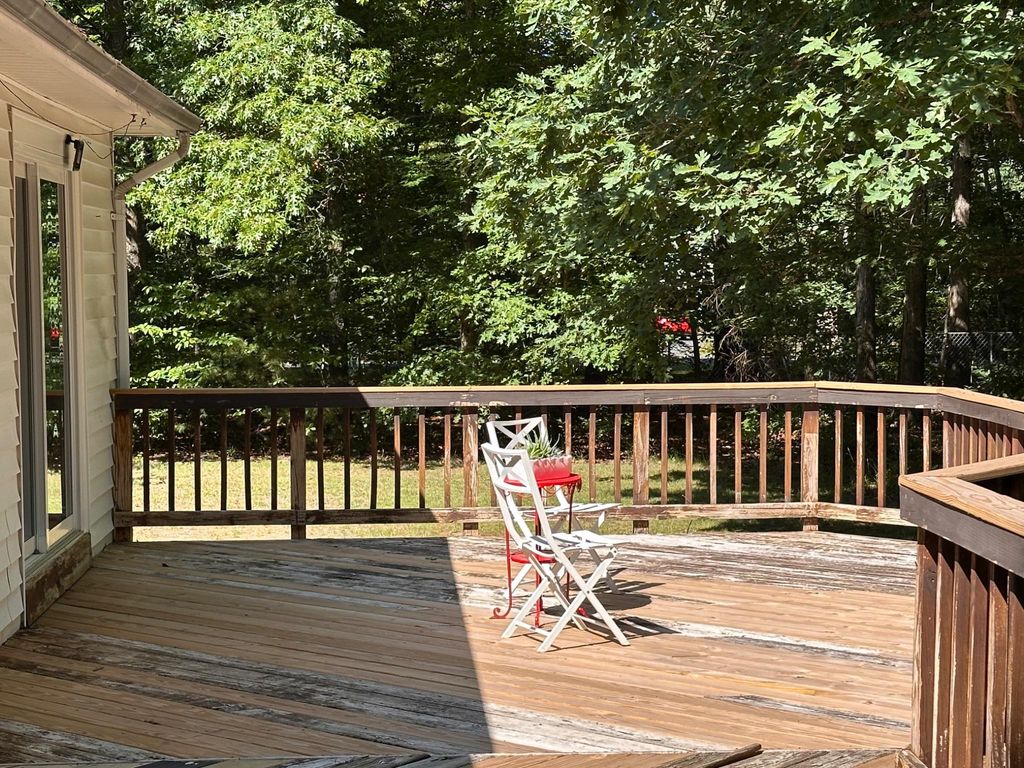 5527 SMITH STATION RD, Fredericksburg, VA 22407