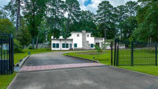 1228 Hillcrest Dr., Longview, TX 75601