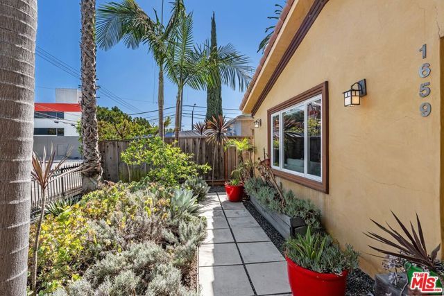 1659 Ellsmere Avenue, Los Angeles, CA 90019