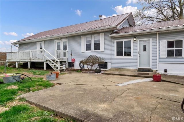 907 E Locust Street, Fort Branch, IN 47648