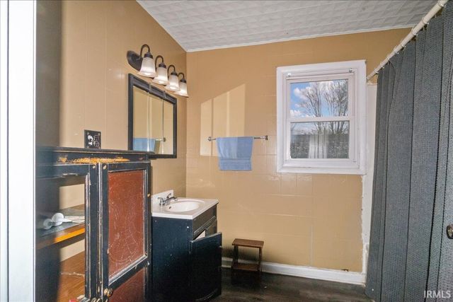 907 E Locust Street, Fort Branch, IN 47648