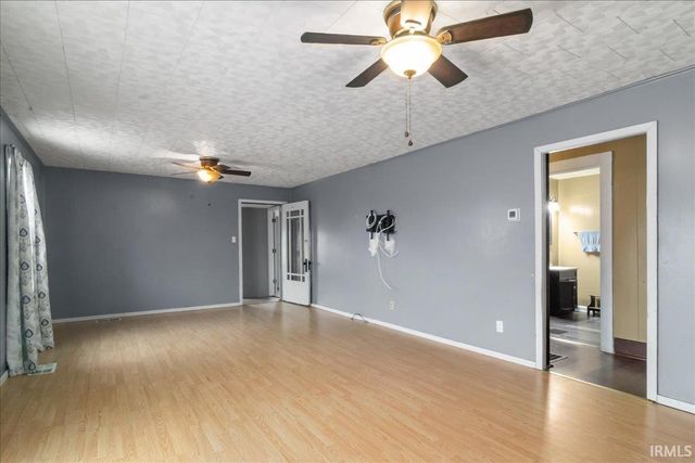 907 E Locust Street, Fort Branch, IN 47648