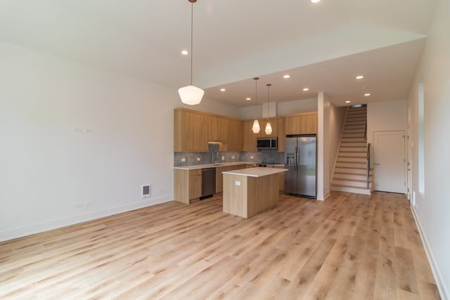 6537 S Rhodes Avenue, Chicago, IL 60637