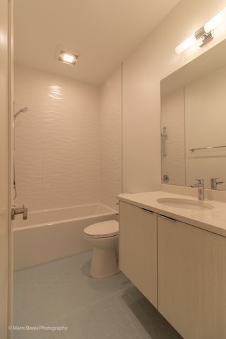 6537 S Rhodes Avenue, Chicago, IL 60637