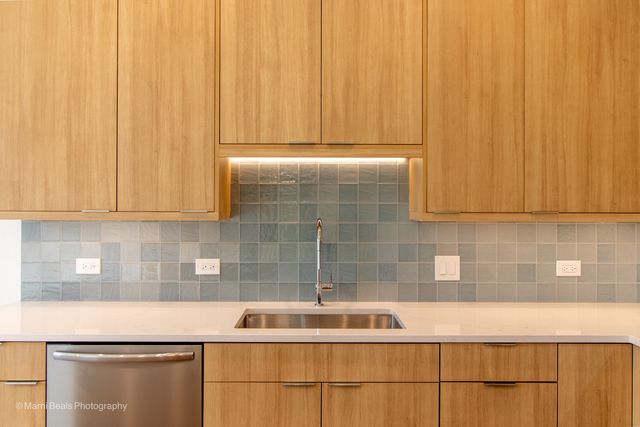 6537 S Rhodes Avenue, Chicago, IL 60637