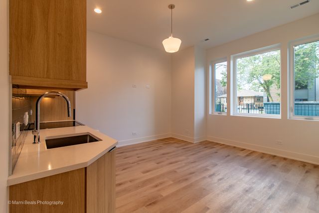 6537 S Rhodes Avenue, Chicago, IL 60637