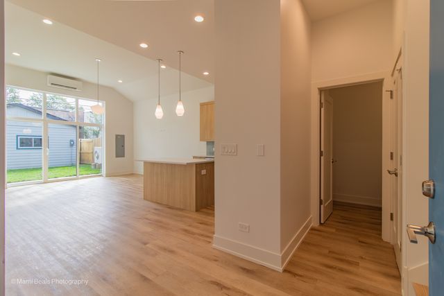 6537 S Rhodes Avenue, Chicago, IL 60637