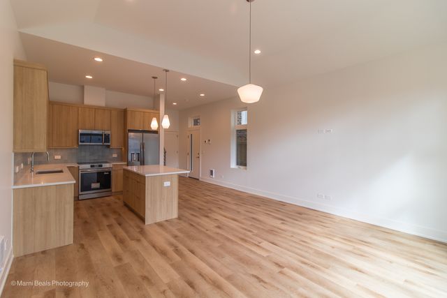 6537 S Rhodes Avenue, Chicago, IL 60637