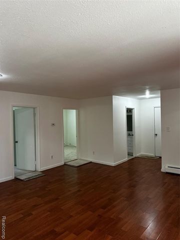 7421 Heather Heath, West Bloomfield, MI 48322