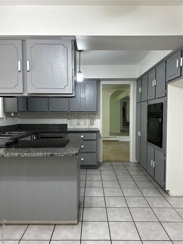 7421 Heather Heath, West Bloomfield, MI 48322