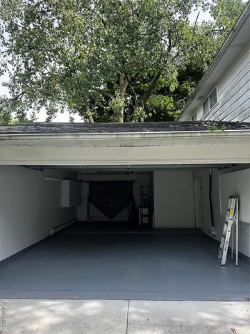 7421 Heather Heath, West Bloomfield, MI 48322
