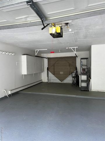 7421 Heather Heath, West Bloomfield, MI 48322