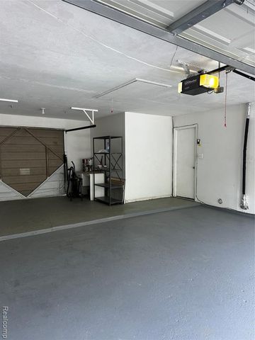 7421 Heather Heath, West Bloomfield, MI 48322