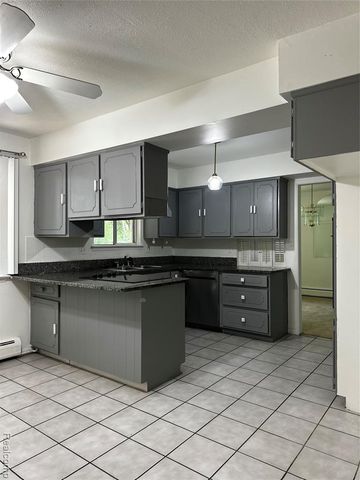 7421 Heather Heath, West Bloomfield, MI 48322