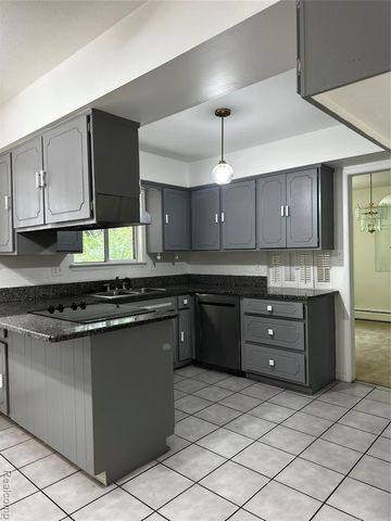 7421 Heather Heath, West Bloomfield, MI 48322