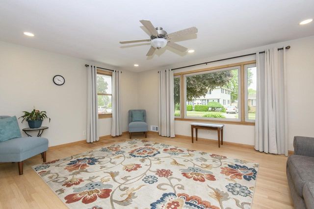 1521 25th STREET, Kenosha, WI 53140