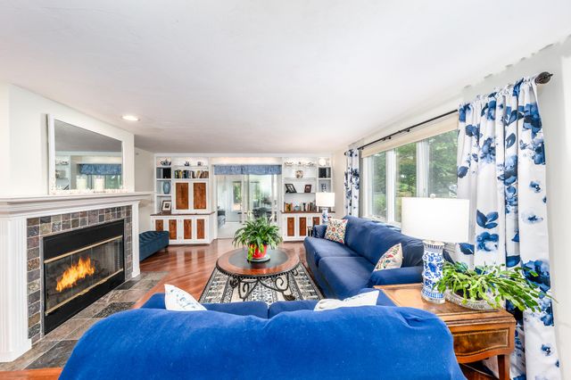 1 Woods Edge Lane, Mashpee, MA 02649