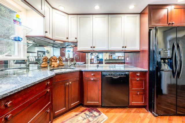 1 Woods Edge Lane, Mashpee, MA 02649