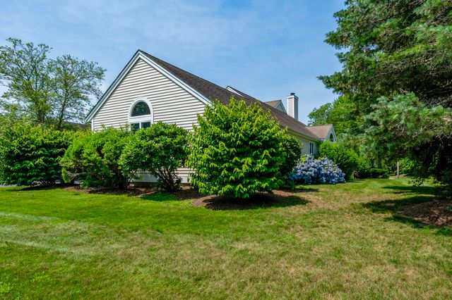 1 Woods Edge Lane, Mashpee, MA 02649