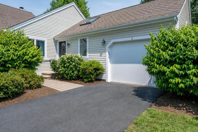 1 Woods Edge Lane, Mashpee, MA 02649