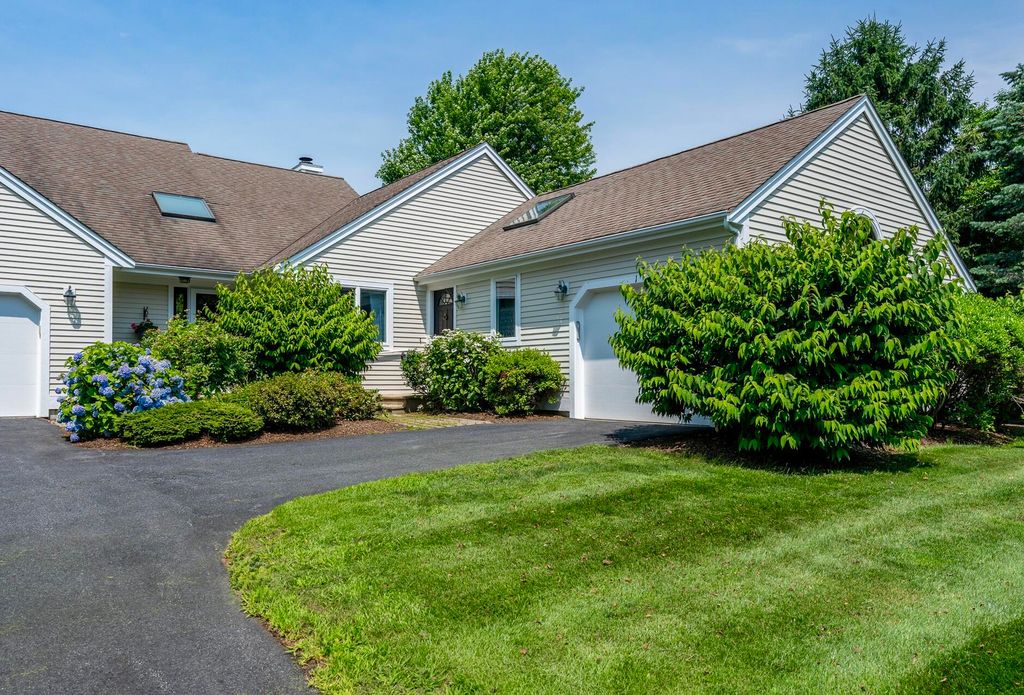1 Woods Edge Lane, Mashpee, MA 02649