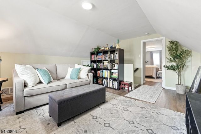 1204 Wheatsheaf Rd, Roselle Boro, NJ 07203