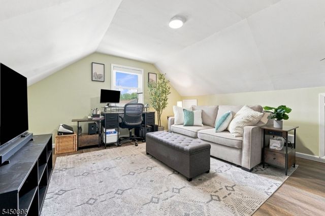 1204 Wheatsheaf Rd, Roselle Boro, NJ 07203