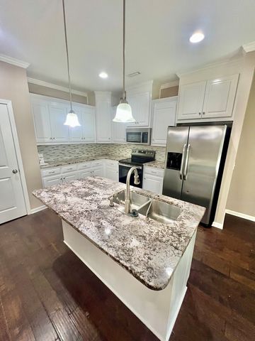 102 Middlebury Court, Dothan, AL 36301