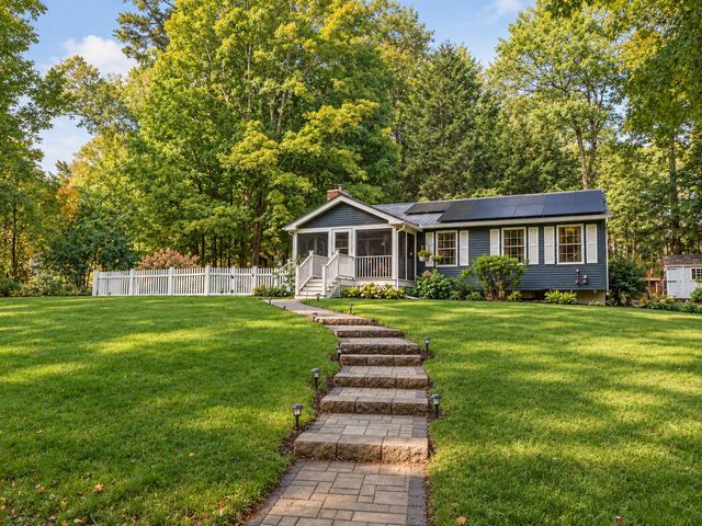 11 Beach Drive, Kingston, NH 03848