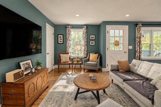11 Beach Drive, Kingston, NH 03848
