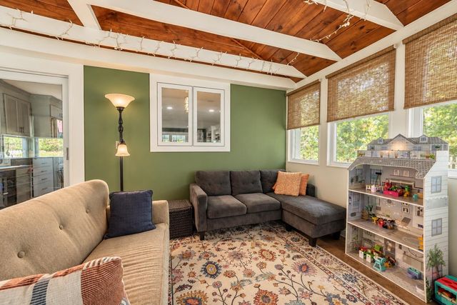 11 Beach Drive, Kingston, NH 03848