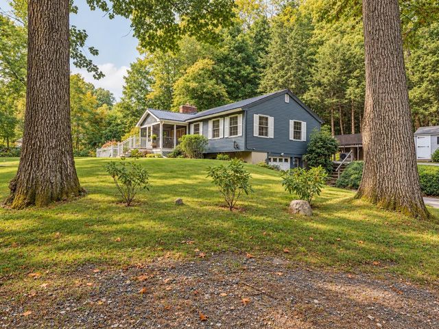 11 Beach Drive, Kingston, NH 03848