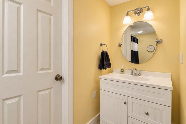 11 Beach Drive, Kingston, NH 03848