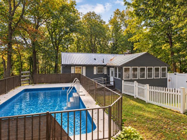 11 Beach Drive, Kingston, NH 03848