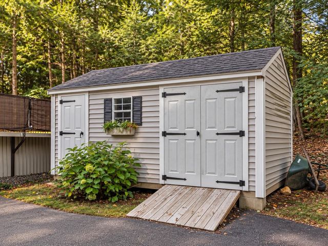11 Beach Drive, Kingston, NH 03848