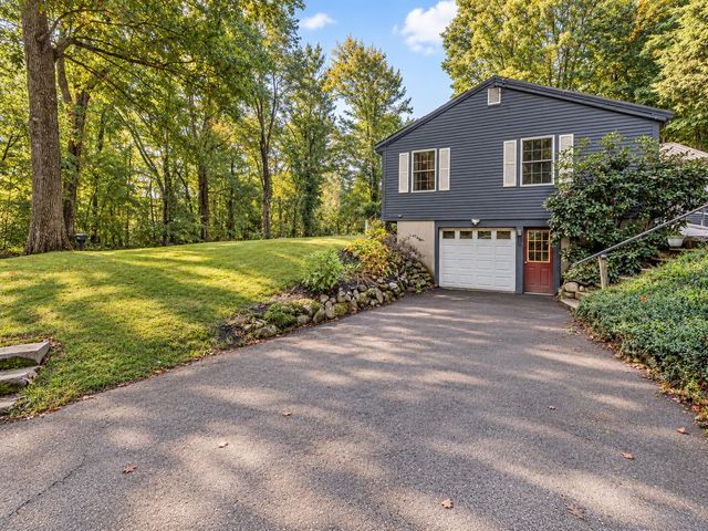 11 Beach Drive, Kingston, NH 03848