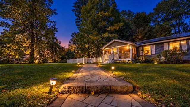 11 Beach Drive, Kingston, NH 03848