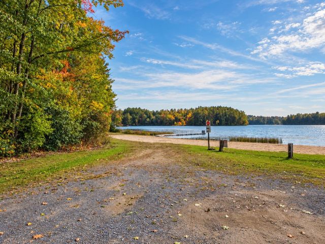 11 Beach Drive, Kingston, NH 03848